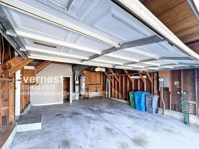 Building Photo - Spacious 2-Bed, 2-Bath Single-Family Home ...