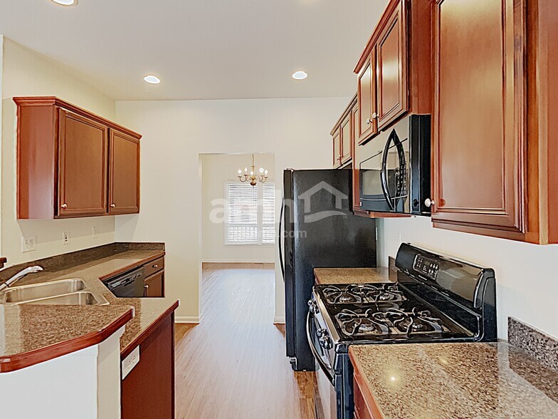 Building Photo - 34 Kodiak Ct