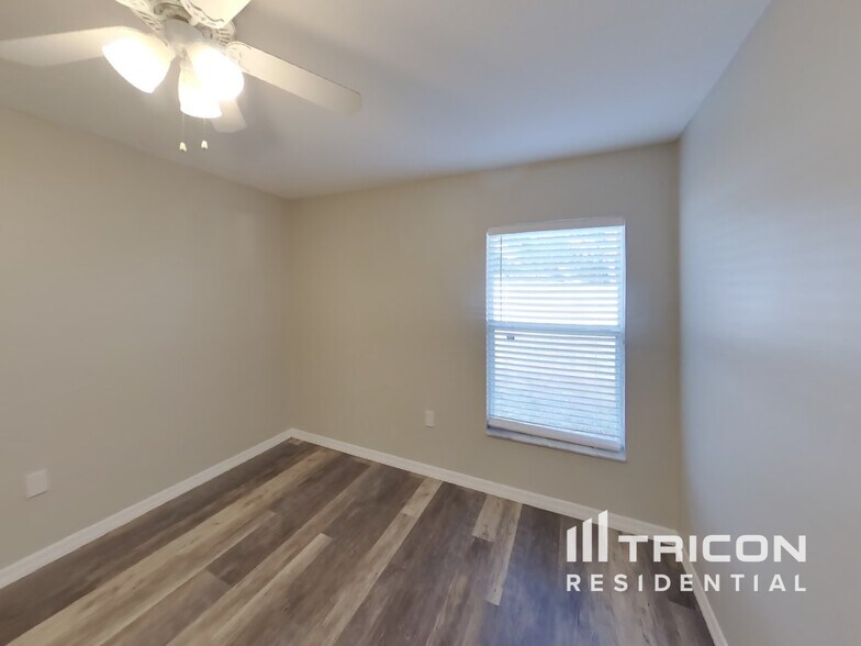 Building Photo - 3130 Wiltshire Ave