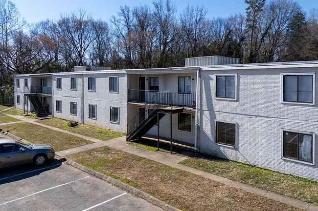 Building Photo - Spacious, affordable two bedroom townhouse just minutes from shopping and dining in Gastonia!