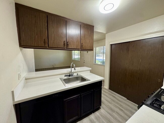 Building Photo - Citrus Heights 2BD/1BA with Community Pool