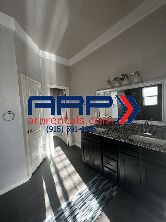 Building Photo - BEAUTIFUL EASTSIDE HOME Open House 09/02/2023 from 1:00pm to  1:30pm