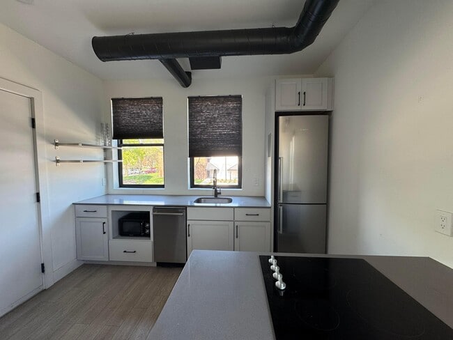 Building Photo - 973 E Broad St