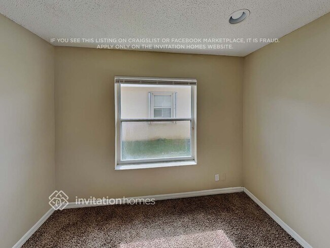 Building Photo - 4929 SW 33rd Ave