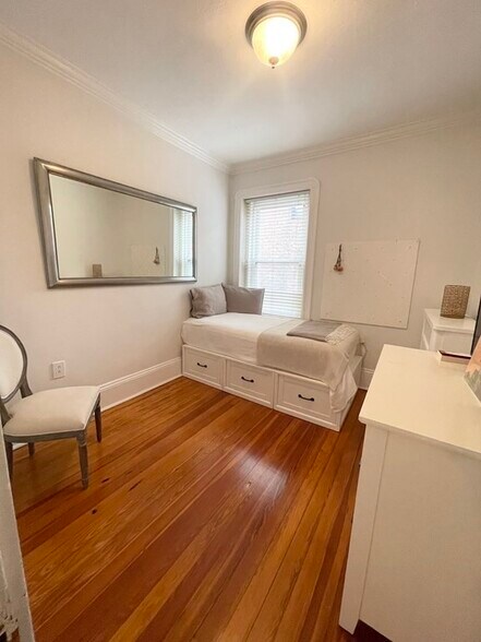 Building Photo - 146 Charles St