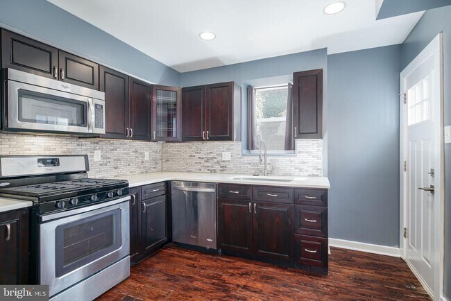 Building Photo - 1865 Frankford Ave