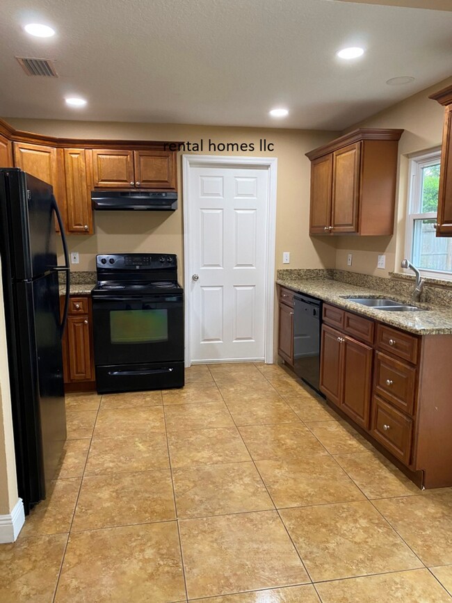 Building Photo - Beautiful 3 Bedroom 2 Bathroom, Single Family Home with 1,589 square feet under air, newly Remodeled