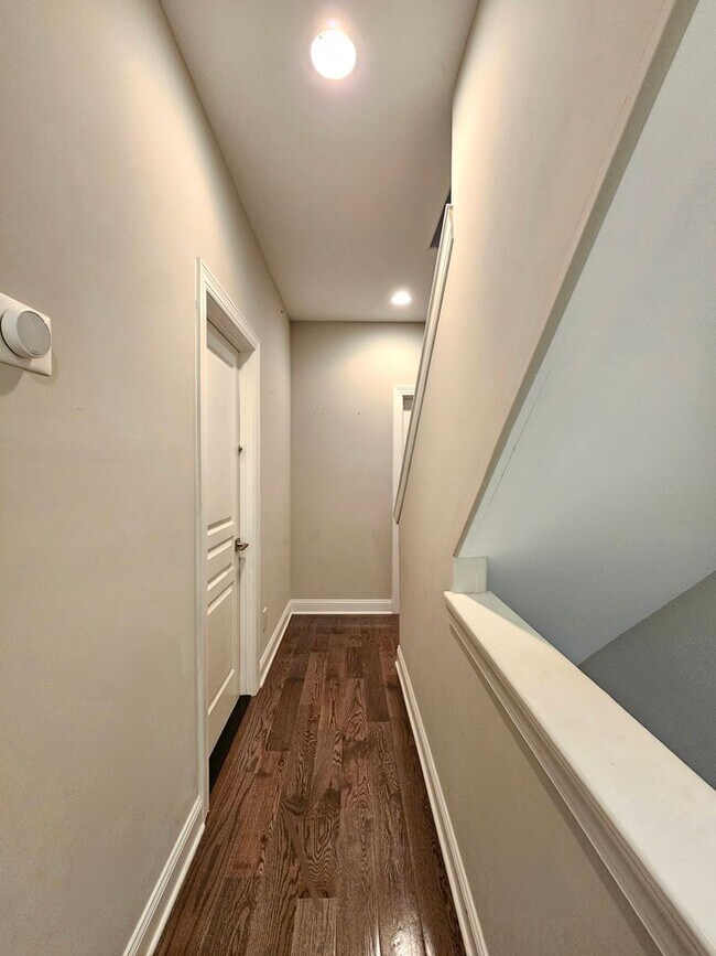 Building Photo - 742 Master St