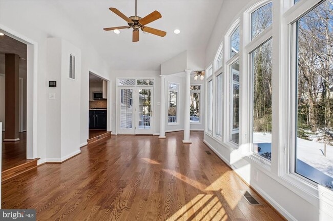 Building Photo - 4623 University Dr