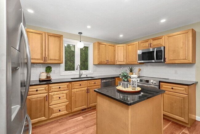 Building Photo - 94 Hudson Rd