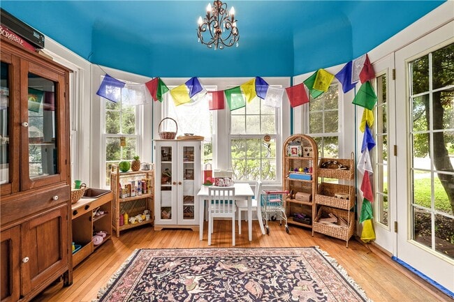 Building Photo - 402 W Ila St