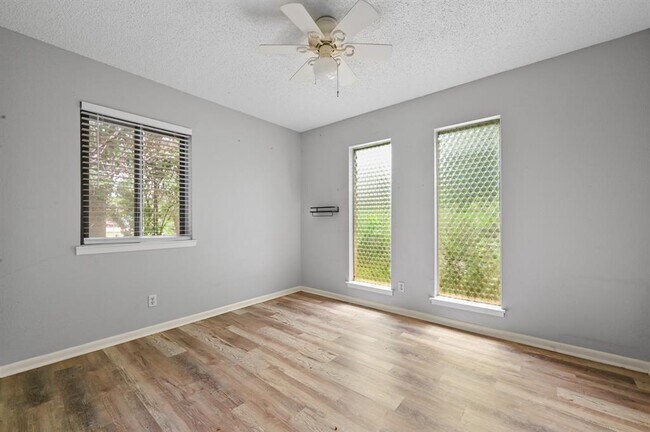 Building Photo - 8910 Little Walnut Pkwy