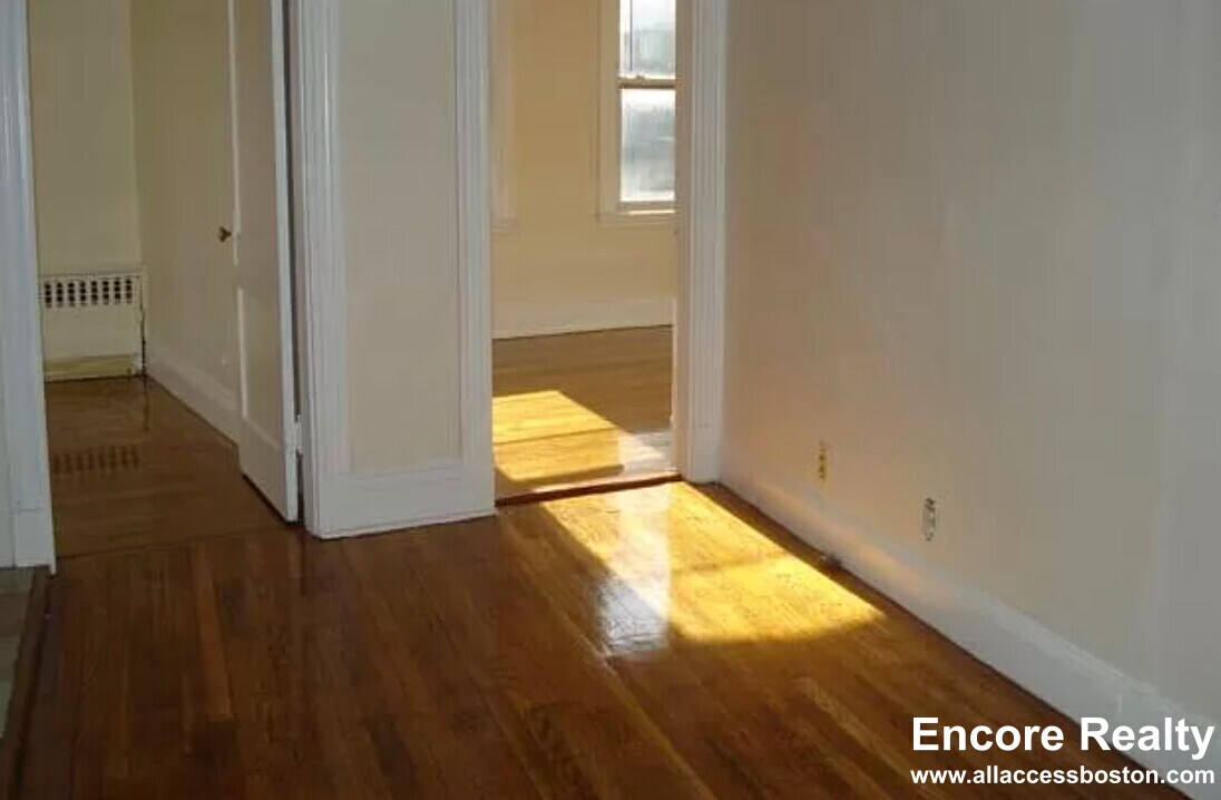 Building Photo - 126 Warren St