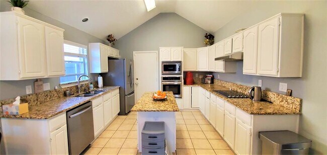 Building Photo - 5213 Valleydale Dr