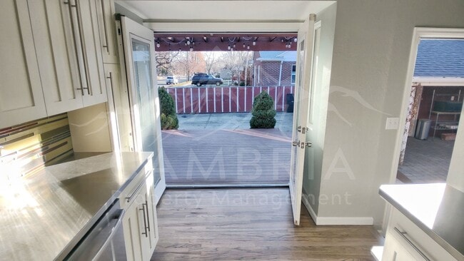 Building Photo - Beautiful 4 Bedroom Home in Sugarhouse