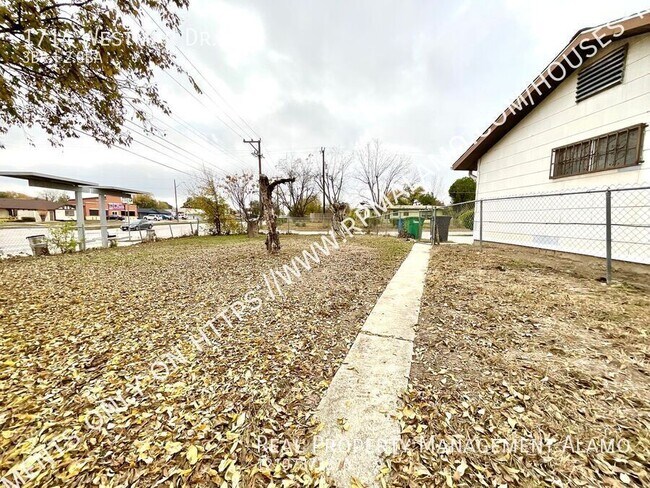 Building Photo - 1714 Westmar Dr