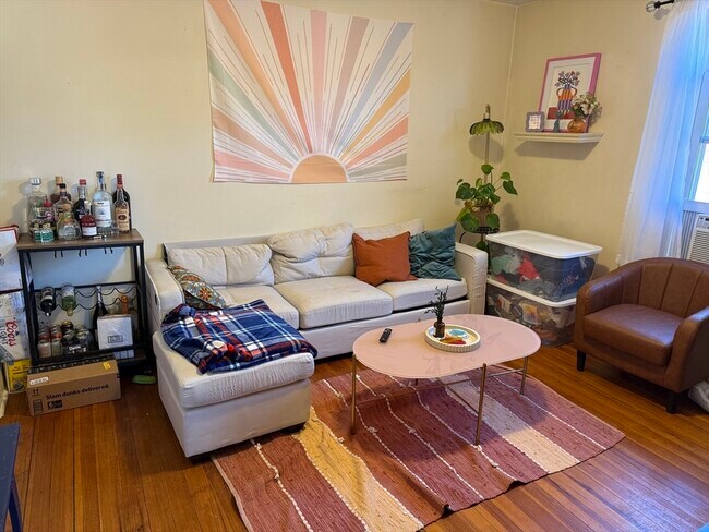 Building Photo - 60 Pleasant St