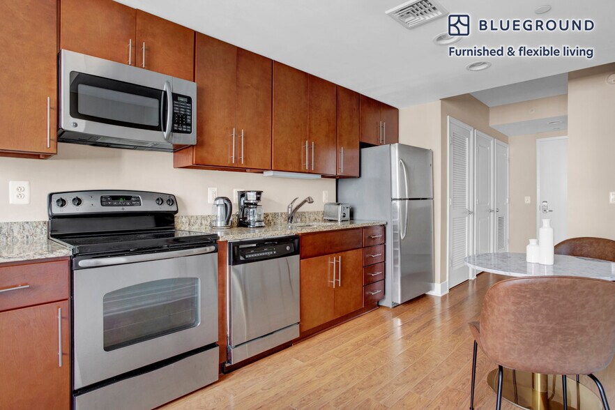 Building Photo - 425 L St NW