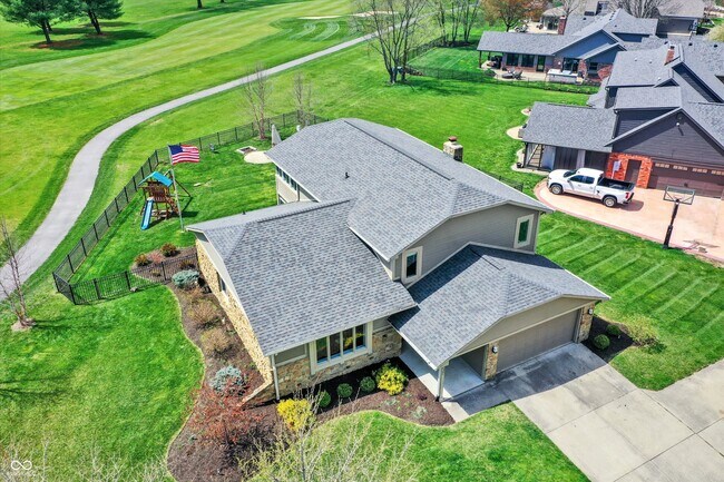 Building Photo - 3037 Golfview Dr
