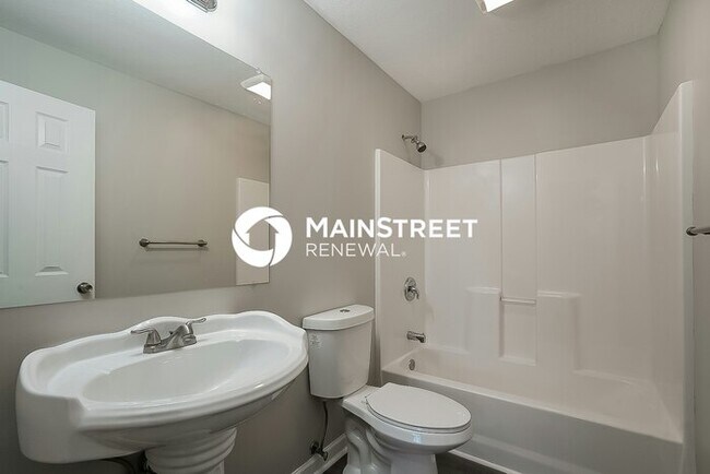 Building Photo - 3 Bedroom Pet-Friendly Home in OAK RIDGE, TN with Main Street Renewal