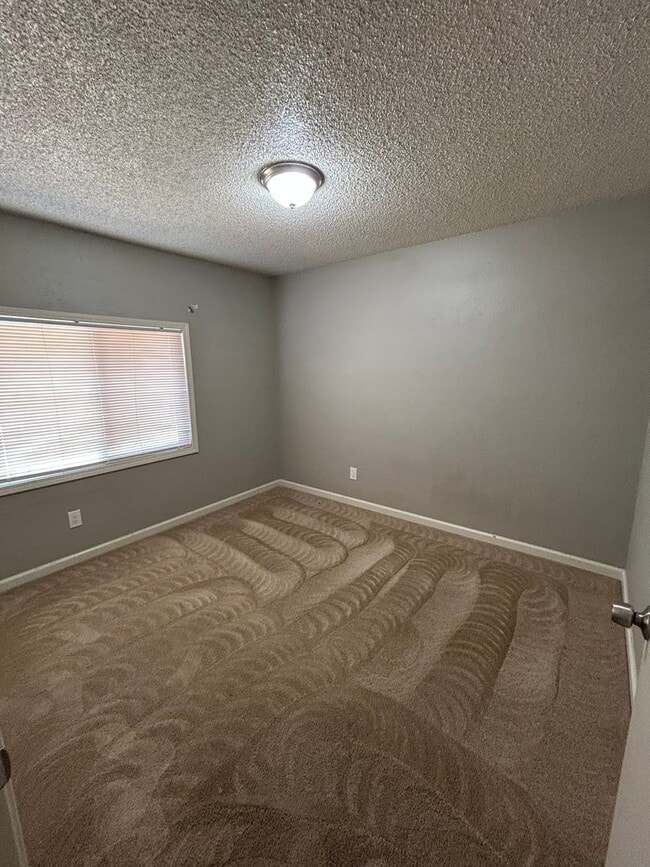 Building Photo - Cozy Comfort Meets Space & Style – 3-Bedro...