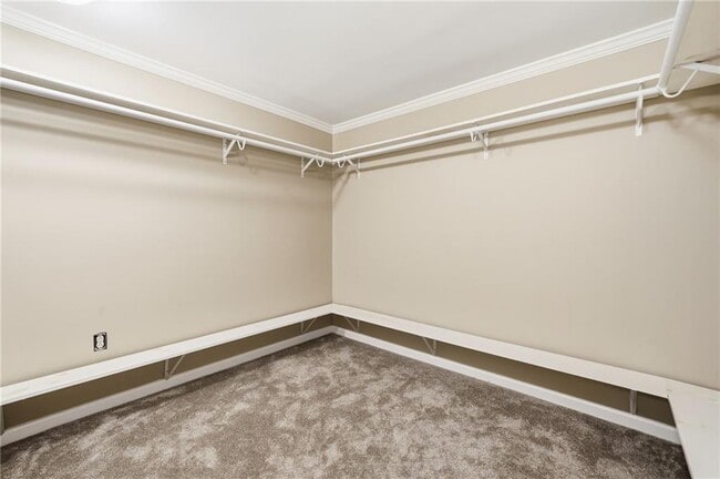 Building Photo - 310 Stoneleigh Dr SW