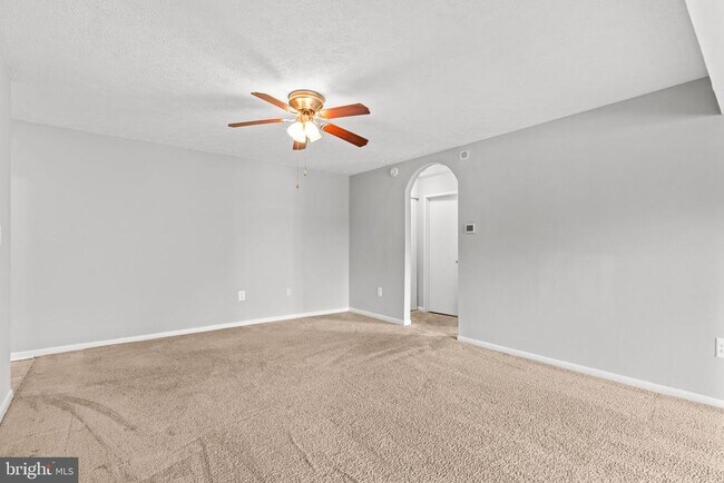 Building Photo - 9651 White Acre Rd