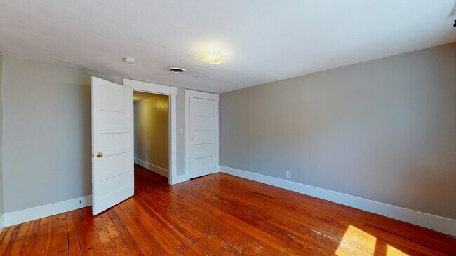 Building Photo - Spacious Apartments in Prime East Rock by East Rock Park!