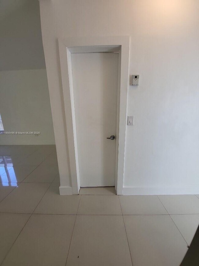 Building Photo - 7707 Hawthorne Ave