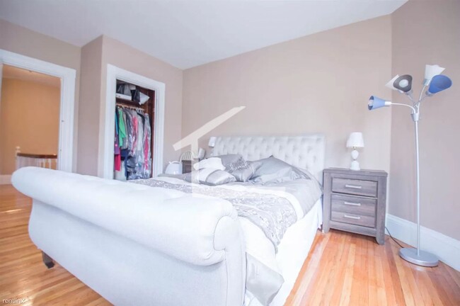 Building Photo - Unique BU Apartment