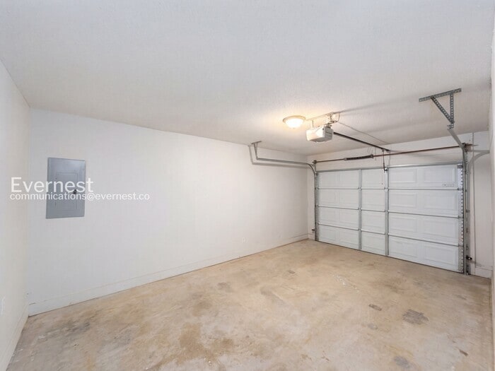 Building Photo - 6832 Maury Dr