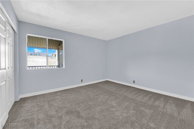 Building Photo - 5242 River Glen Dr