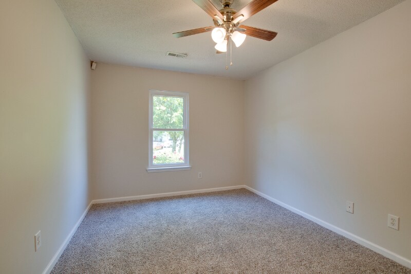 Building Photo - 238 Barberry Ln