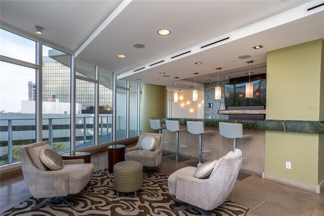 Building Photo - 175 1st St S