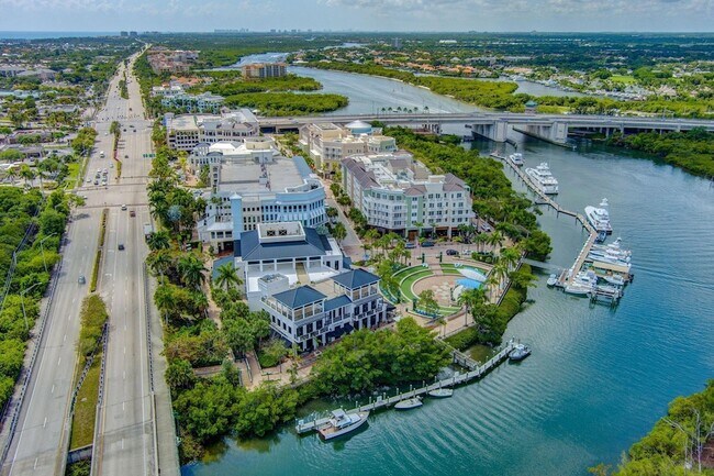 Building Photo - 300 N Hwy A1A