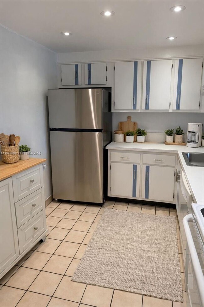 Building Photo - 501 E Dania Beach Blvd