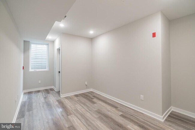 Building Photo - 2410 Clifford St