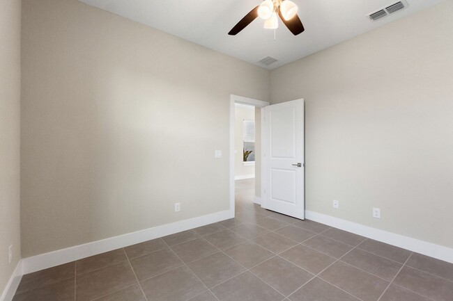 Building Photo - 361 Begonia Ct