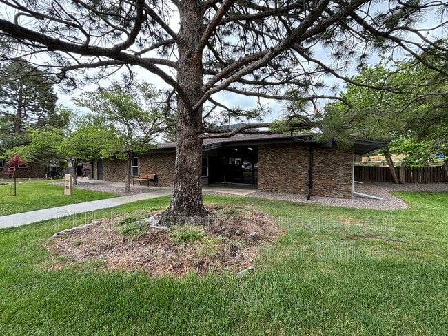 Building Photo - 1150 Golden Cir