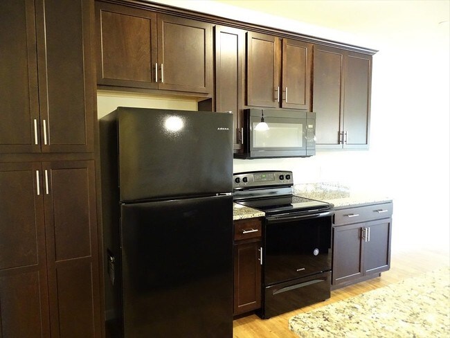 Building Photo - 329 Cedar Hollow