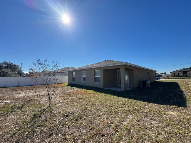 Building Photo - BEAUTIFUL, 4 bedroom, 2 bathroom Home in Poinciana!! Cable & Internet Included with Rent!!