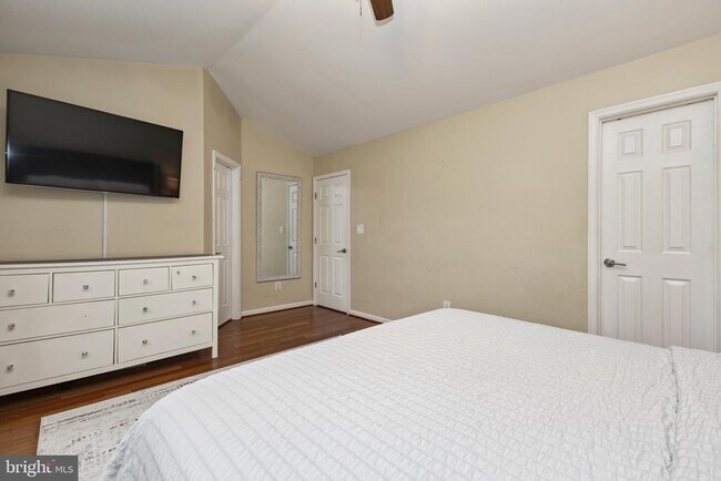 Building Photo - 46738 Oakmere Terrace