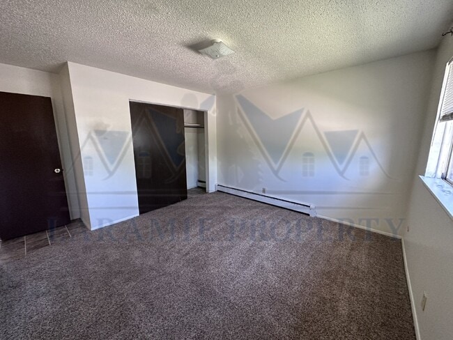 Building Photo - 1 Bedroom Apartment