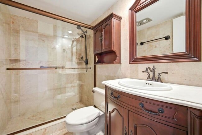 Building Photo - 3507 Oaks Way