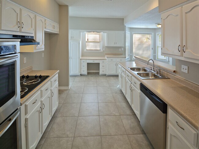 Building Photo - 4 bed, 2.5 bath in Cordova over 2600 sq feet