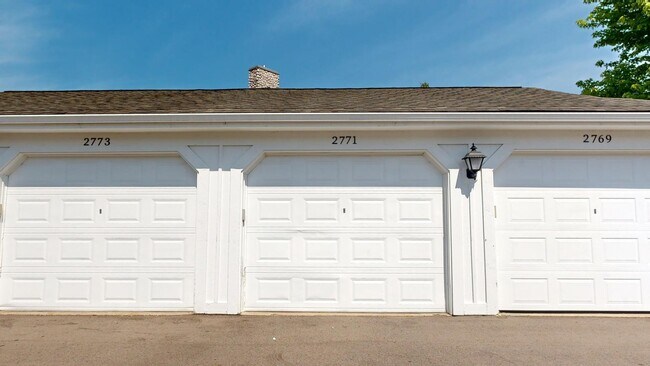 Building Photo - 2771 S Knightsbridge Cir