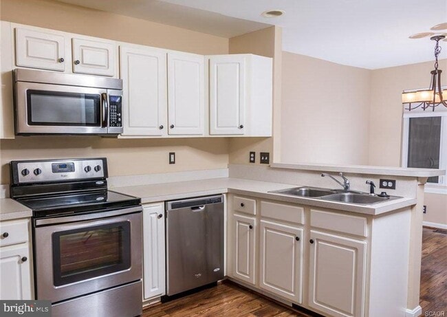 Building Photo - 117 Lakeside Dr