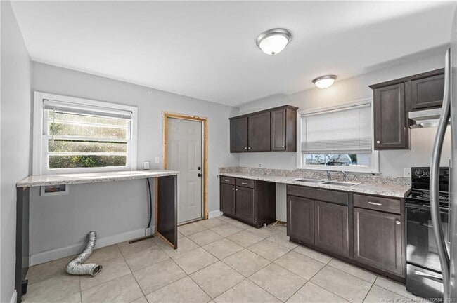 Building Photo - 821 Sandalwood Dr