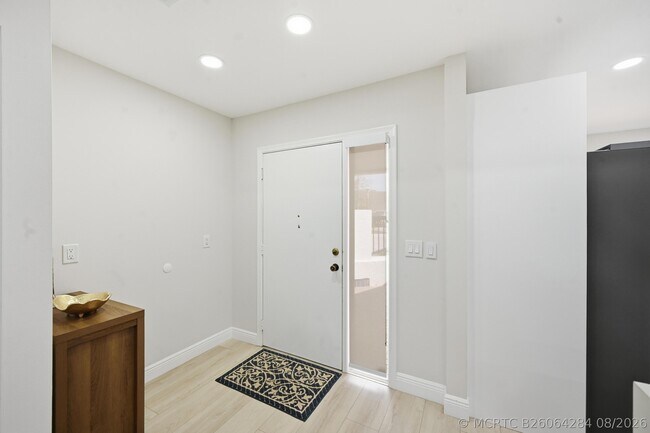 Building Photo - 10775 Waterberry Dr