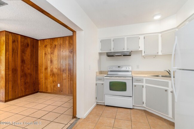 Building Photo - 212 E Towne Pl